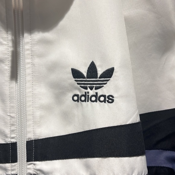 Adidas originals windbreaker - Picture 3 of 9
